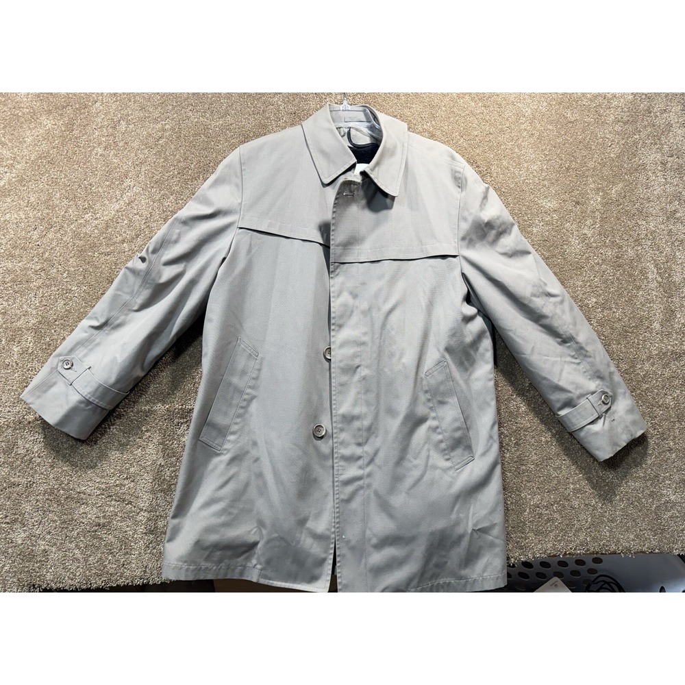 Vintage London Fog Trench Coat  Mens 42 Reg Khaki Tan Removable Fleece Lining.‎